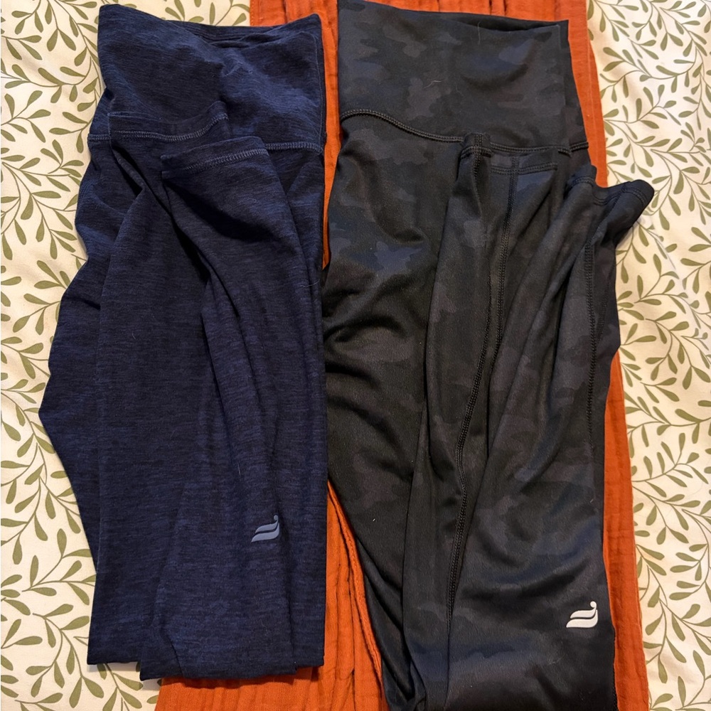 Size large Fabletics legging bundle. - image 1